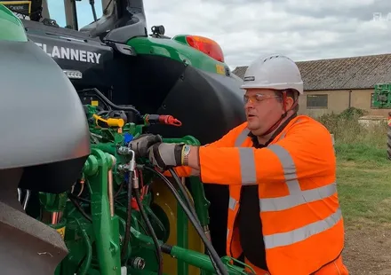 Disconnecting a PTO – Tractors