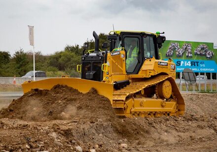 Uks First High Drive Electric Drive Dozer D6xe to Work
