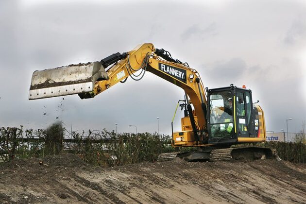 Cat-313F-works-on-the-bank-768x512